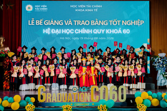 Học viện Tài chính: Trao bằng tốt nghiệp cho tân cử nhân Khoa Kinh tế khóa 60