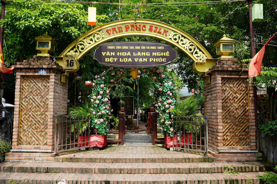 Vạn Phúc, tiếng thoi dệt bóng thời gian
