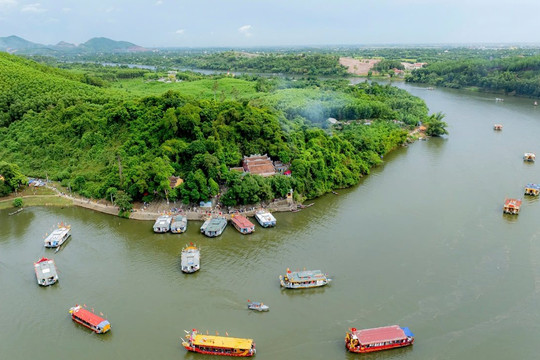 Từ không gian tín ngưỡng ở núi Ngọc Trản đến Di sản văn hóa Quốc gia “Lễ hội điện Huệ Nam”