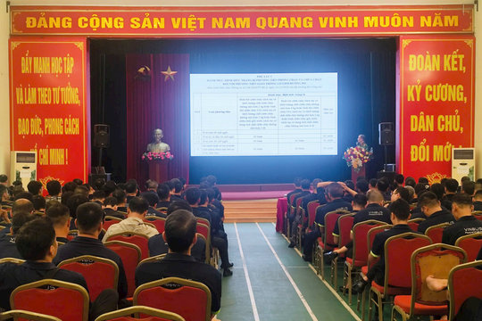 Công an Hà Nội tập huấn nghiệp vụ PCCC & CNCH cho cán bộ, nhân viên VinBus