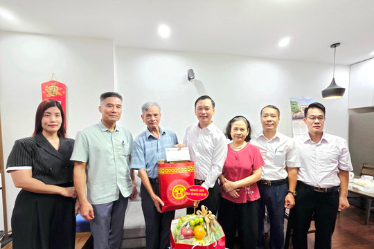 Phường Phú Lương tri ân người có công nhân dịp Quốc khánh 2/9