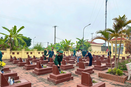 Xã Thanh Oai lấy mẫu hài cốt liệt sĩ chưa xác định được thông tin phục vụ giám định ADN