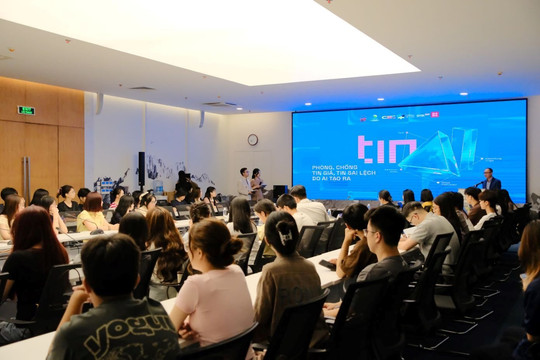 Tập huấn kỹ năng kiểm chứng tin giả, tăng cường nhận thức AI cho sinh viên