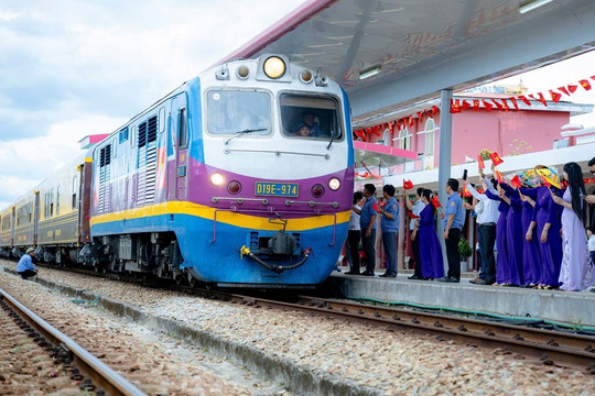 Khai trương đoàn tàu “Phong Nha - Cố đô Huế: Hành trình di sản thế giới”