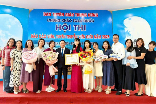 Trong thời đại AI, công nghệ càng hiện đại thì người báo cáo viên càng cần giữ được “chất người”