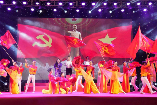 Chương trình nghệ thuật “Giai điệu Tổ quốc” lan tỏa tình yêu quê hương, đất nước