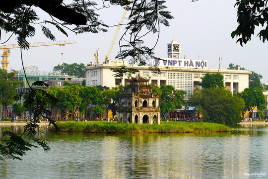 Hồ Gươm mãi xanh biếc trong lòng tôi