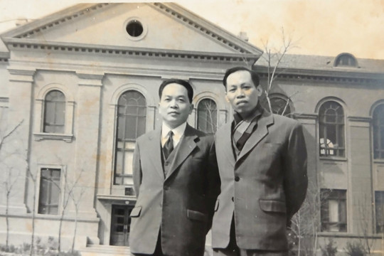 Mối tình xe đạp, que kem Hàng Đào của người chỉ huy cuộc tổng khởi nghĩa được đặt tên phố ở Hà Nội
