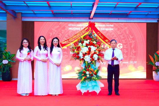 Rộn rã tiếng trống khai trường tại phường Hai Bà Trưng: Khơi dậy khát vọng tri thức và gieo mầm yêu thương