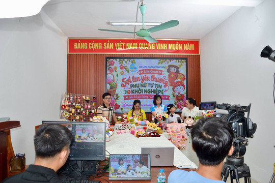 Phường Tùng Thiện tổ chức nhiều phiên livestream quảng bá sản phẩm
