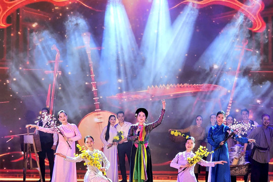 Chương trình nghệ thuật "Bản Giao hưởng Hà Nội" chào mừng 72 năm Ngày Giải phóng Thủ đô