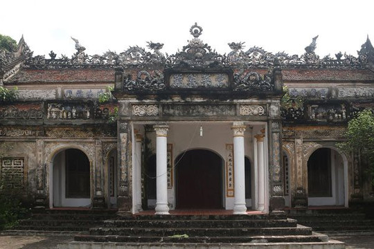 Cỗ gà lão làng Triều Đông