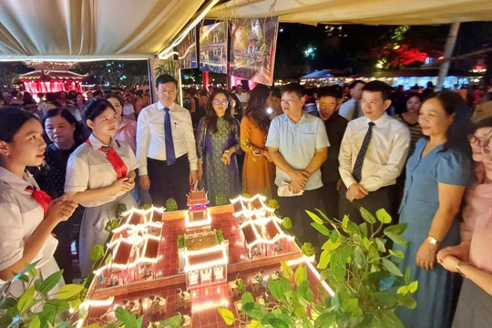Học sinh THCS Hà Nội tìm hiểu Văn Miếu – Quốc Tử Giám