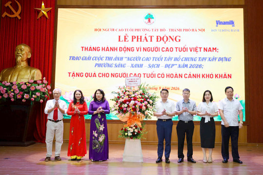 Người cao tuổi Tây Hồ phát huy vai trò trong xây dựng nếp sống thanh lịch, văn minh