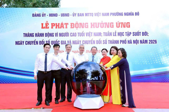 Phường Nghĩa Đô chăm lo người cao tuổi gắn với học tập suốt đời và chuyển đổi số