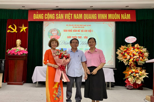 Gặp gỡ và giới thiệu thơ - văn Phạm Thị Hồng Thu