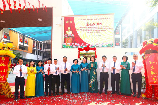 Phường Ngọc Hà gắn biển công trình cải tạo trường học mừng Ngày Giải phóng Thủ đô