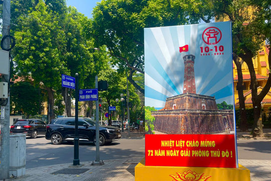 Hà Nội rực rỡ cờ hoa chào mừng 72 năm Ngày Giải phóng Thủ đô