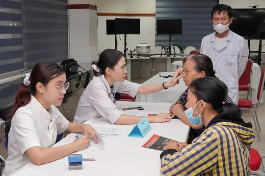 Quản lý bệnh ở người cao tuổi “Dự phòng sớm - Điều trị toàn diện”