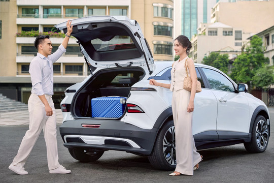 Lái đường dài nhàn tênh, VinFast VF 6 Plus chinh phục khách hàng gia đình