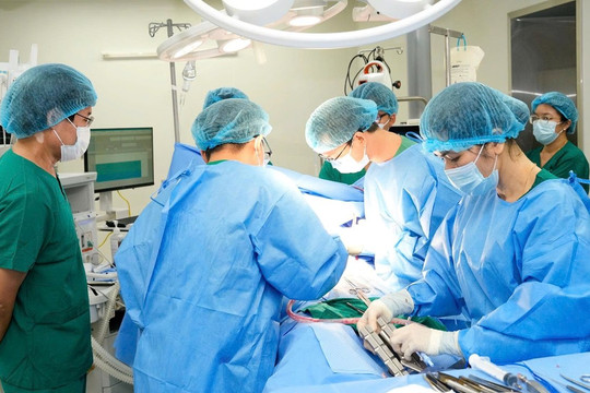 Bệnh viện Trung ương Huế hỗ trợ Bệnh viện C Đà Nẵng phẫu thuật tim cho bệnh nhân 83 tuổi