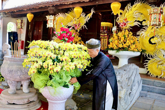 Công nghiệp văn hoá nhìn từ mô hình giáo dục di sản cho thế hệ trẻ tại đền Hát Môn