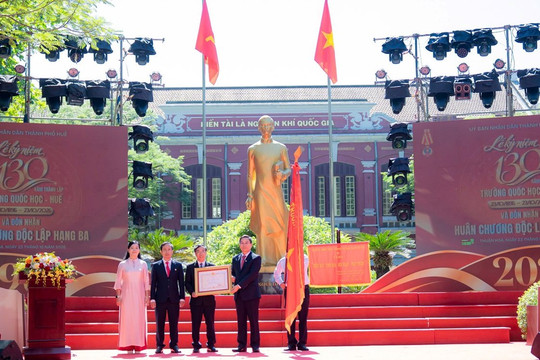 Kỷ niệm 130 năm thành lập Trường THPT chuyên Quốc Học - Huế