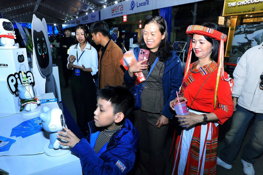 TECHFEST Việt Nam 2026 chính thức diễn ra tại không gian mở khu vực hồ Hoàn Kiếm