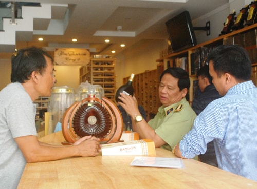 Gia Lai: Hà ng chục cơ sở sản xuất rượu không đảm bảo ATTP bị đình chỉ