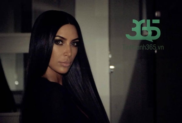 Kim Kardashian bị chửi sấp mặt vì cái tội khoe không đúng chỗ