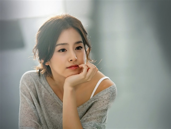 Phong cách thời trang của Kim Tae Hee biến nàng dâu quốc dân trở thành người đẹp không đoán nổi tuổi nhiều người muốn học hỏi