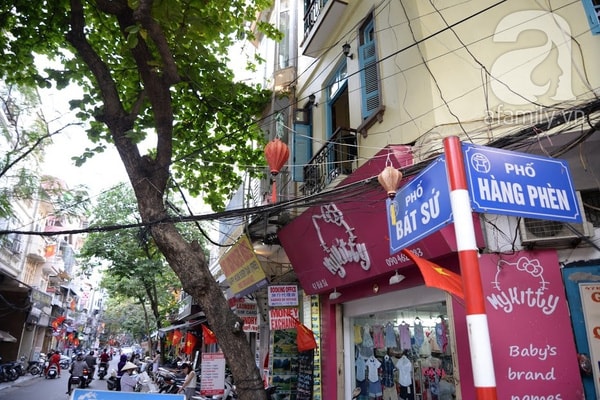 Phố Bát Sứ, quận Hoàn Kiếm, Hà Nội.