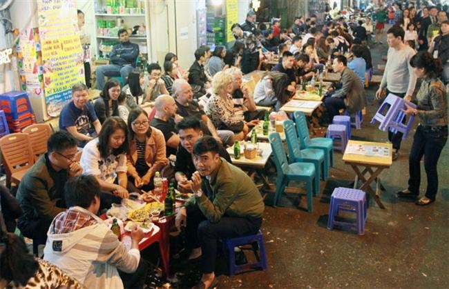 Giữ hay bỏ văn hóa vỉa hè?