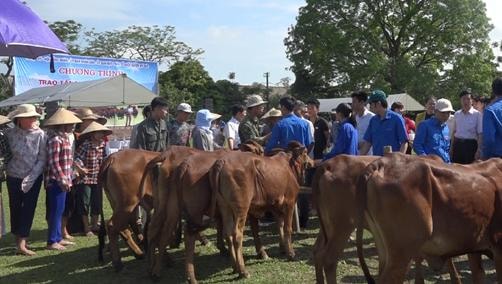 Tạo “đòn bẩy” thoát nghèo bền vững