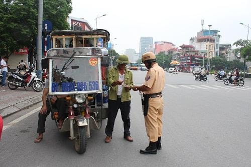 Mạnh tay xử lý xe quá khổ, quá tải và xe ba bánh