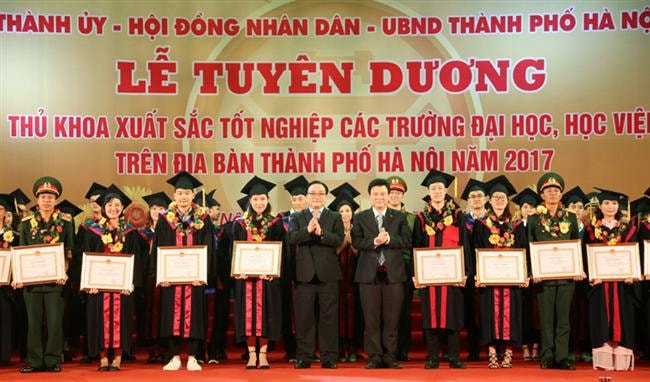 Hà Nội tuyên dương 84 thủ khoa xuất sắc năm 2017