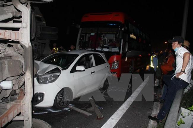 Tai nạn giao thông nghiêm trọng trên cao tốc Trung Lương-TP HCM