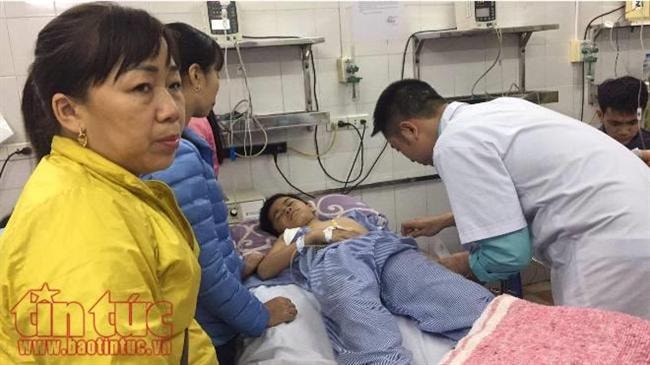 Nhiều nạn nhân vụ sập lan can trường tiểu học Văn Môn đang mê man