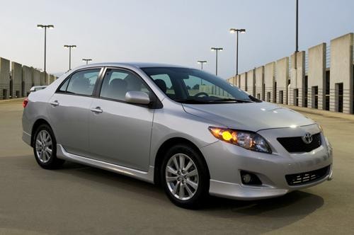 Toyota Việt Nam triệu hồi hơn 8.000 xe Corolla Altis có lỗi túi khí Takata