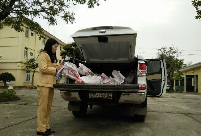 CSGT Thanh Hóa bắt xe ô tô vận chuyển quặng không có giấy tờ hợp lệ