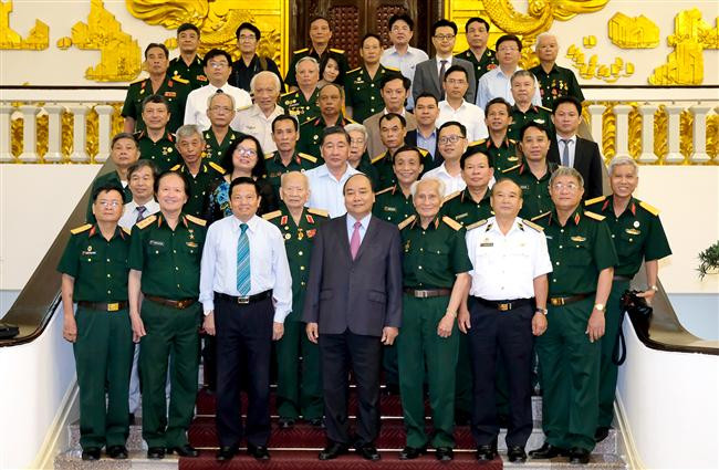 Thủ tướng gặp mặt Ban Chỉ đạo công trình sách "Ký ức người lính"