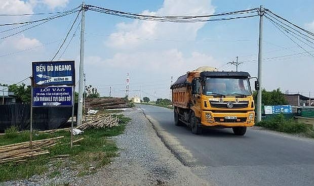 Ngăn chặn, xử lý xe quá tải trọng lưu thông trên đê