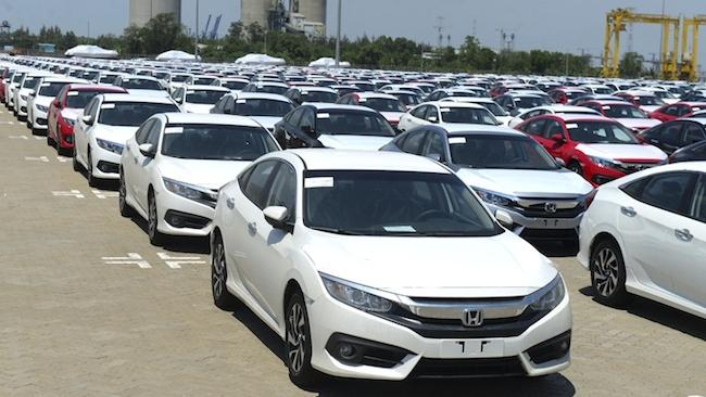 Số lượng ô tô nhập khẩu bất ngờ tăng mạnh