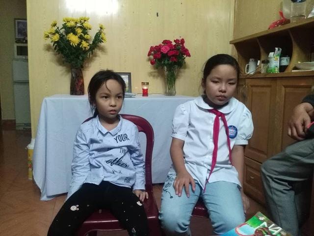 Thương xót cảnh 2 bé gái mẹ mất vì ung thư, bố có gia đình mới