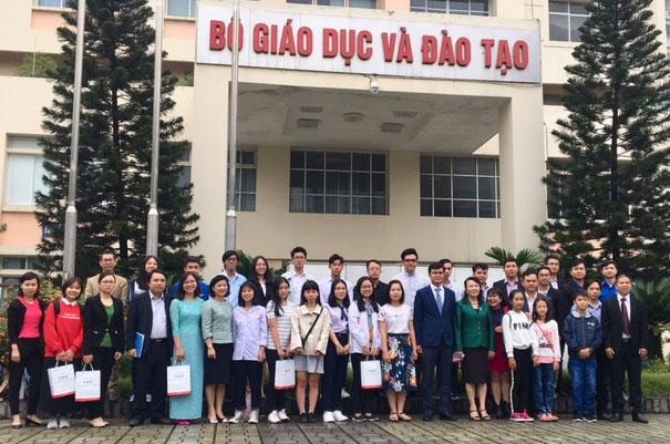 Gặp mặt tác giả dự chương trình “Tri thức trẻ vì giáo dục” 2018
