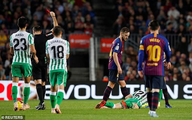 Messi lập cú đúp, Barcelona vẫn thua sốc Betis