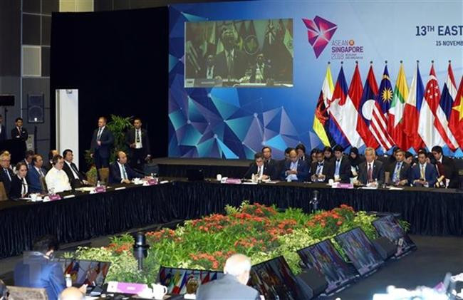 Thủ tướng dự phiên toàn thể Hội nghị Cấp cao Đông Á lần thứ 13