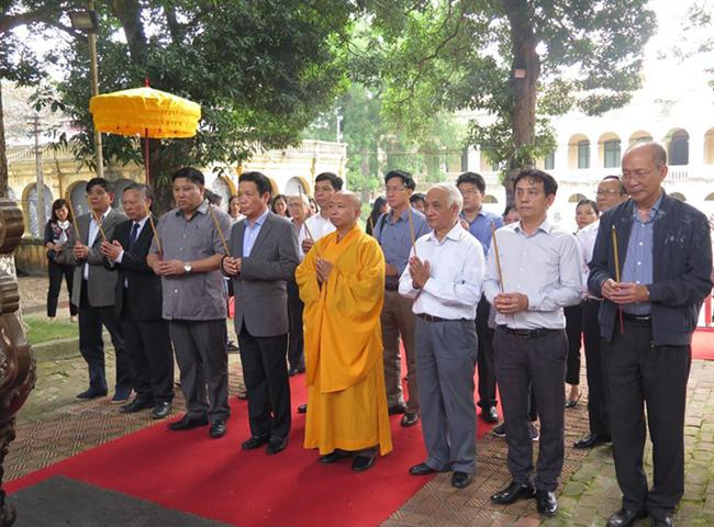 Dâng hương kỷ niệm 710 năm ngày mất Phật hoàng Trần Nhân Tông tại Hoàng thành Thăng Long