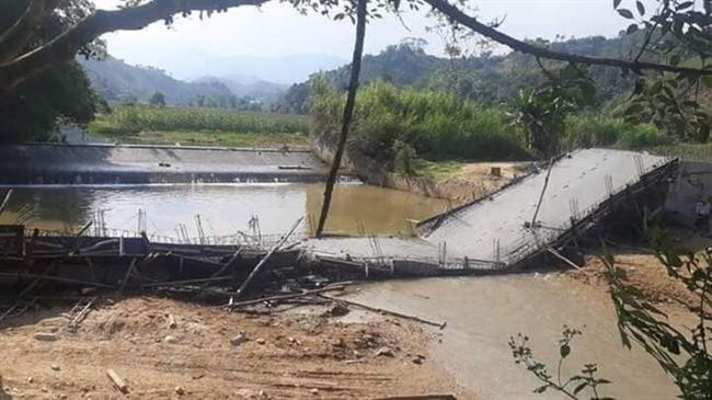 Yên Bái: Cầu bêtông bất ngờ bị đổ sập khi đang thi công
