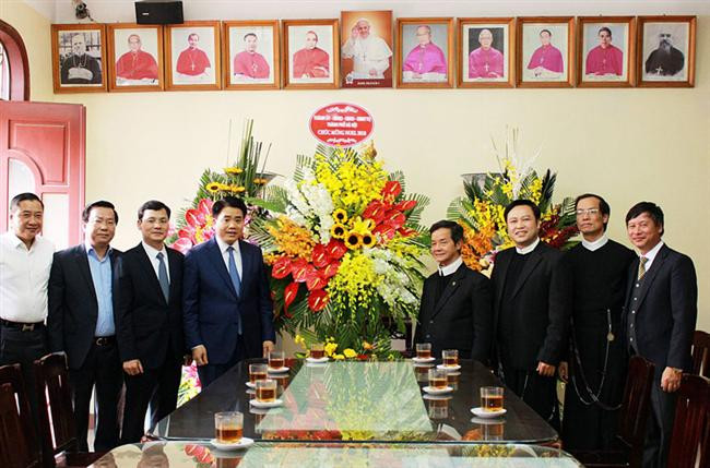 Chủ tịch UBND TP Hà Nội chúc mừng Lễ Thiên Chúa Giáng sinh tại Giáo xứ Thái Hà
